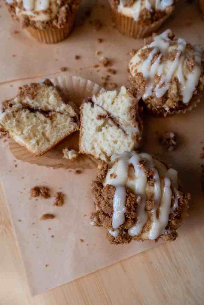 close up of my cinnamon roll muffins midsection with cinnamon sigar layer