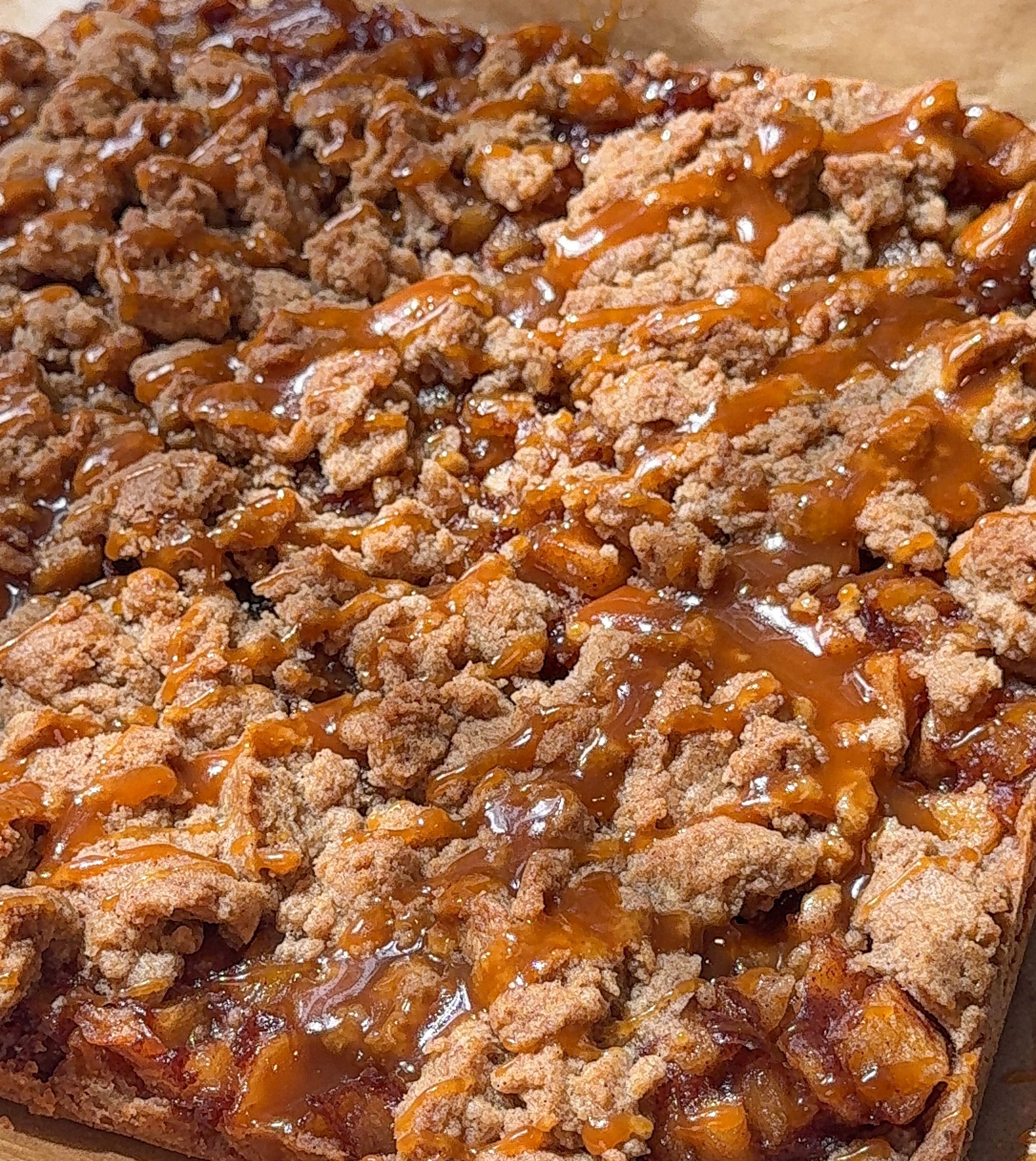 Super Easy Salted Caramel Apple Pie Bars (Only 8 Ingredients!)