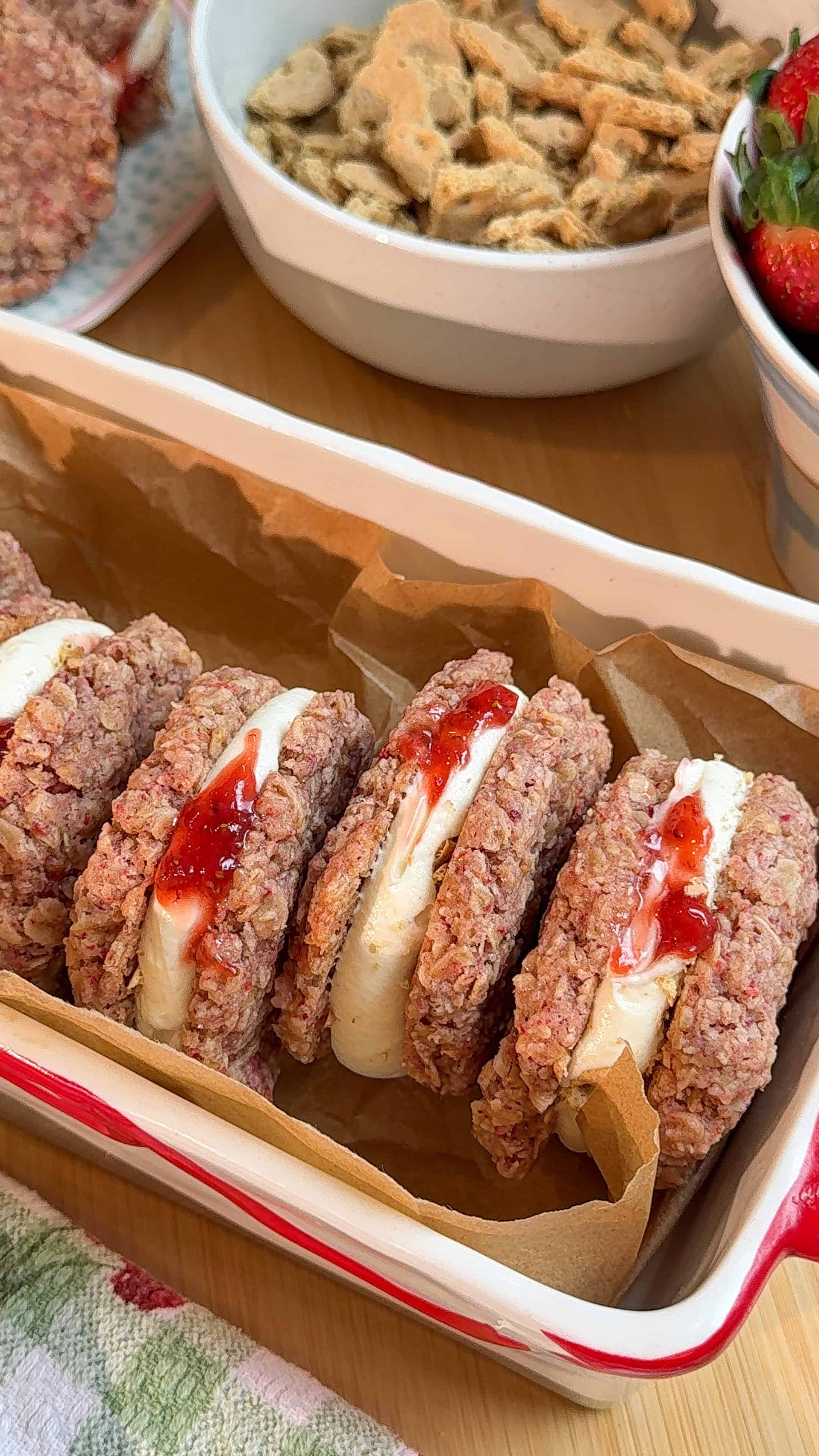 Strawberry Cheesecake Oatmeal Cream Pies