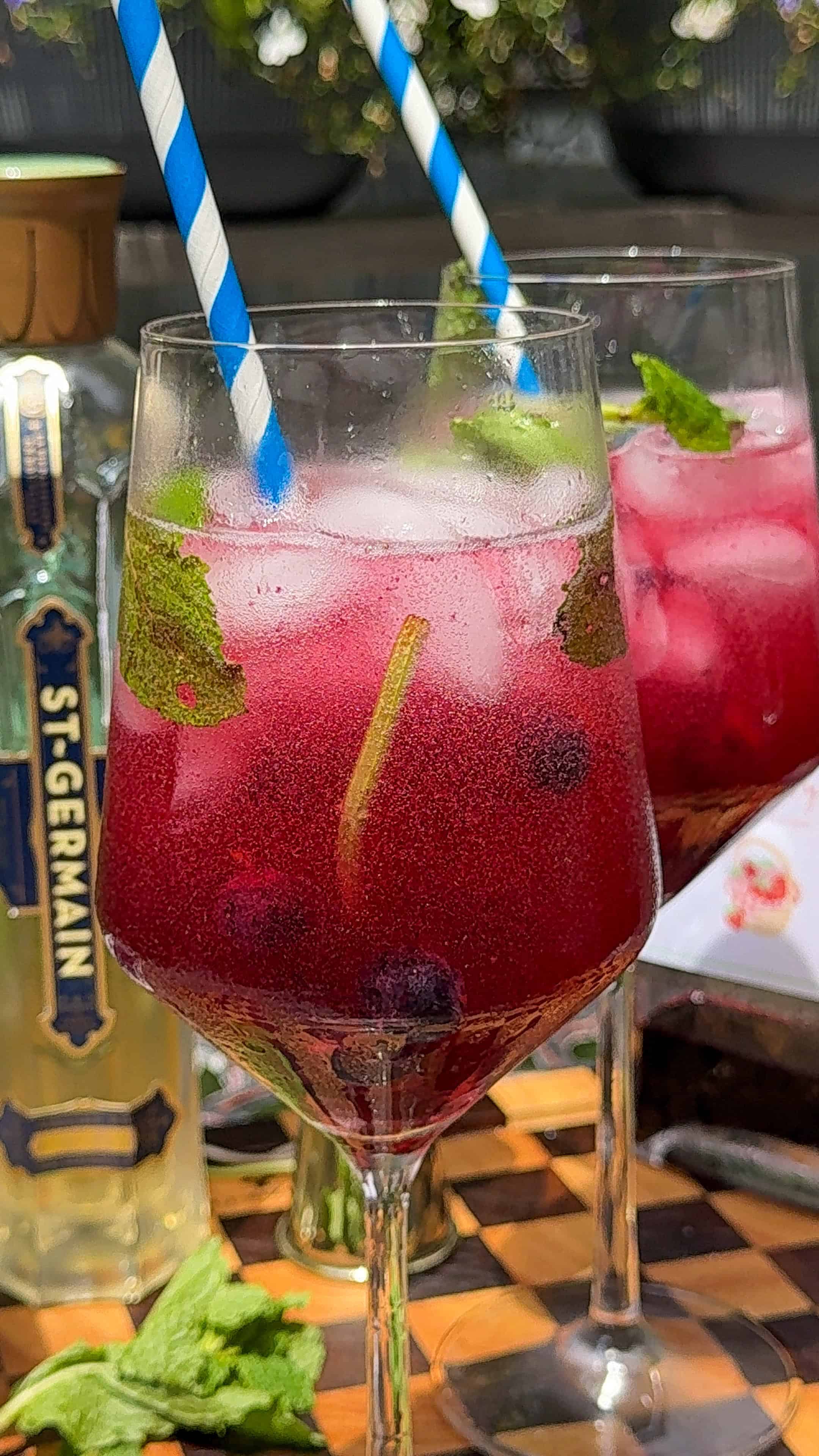 Blueberry Hugo Spritz: The Perfect Light and Refreshing Summer Cocktail