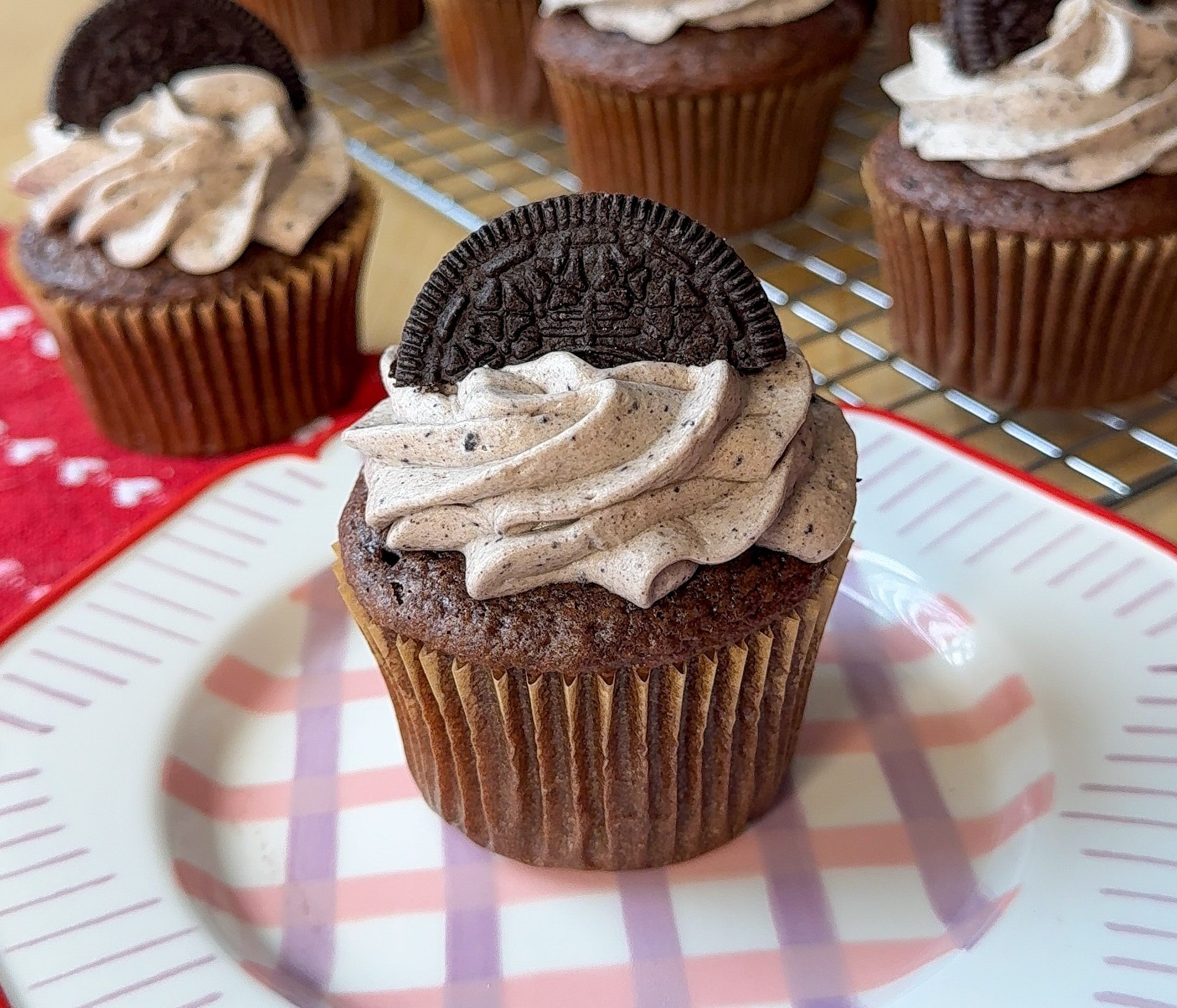 Easy Oreo Cupcakes (Doctored Up Cake Mix) – The Easiest, Most Impressive Dessert Ever