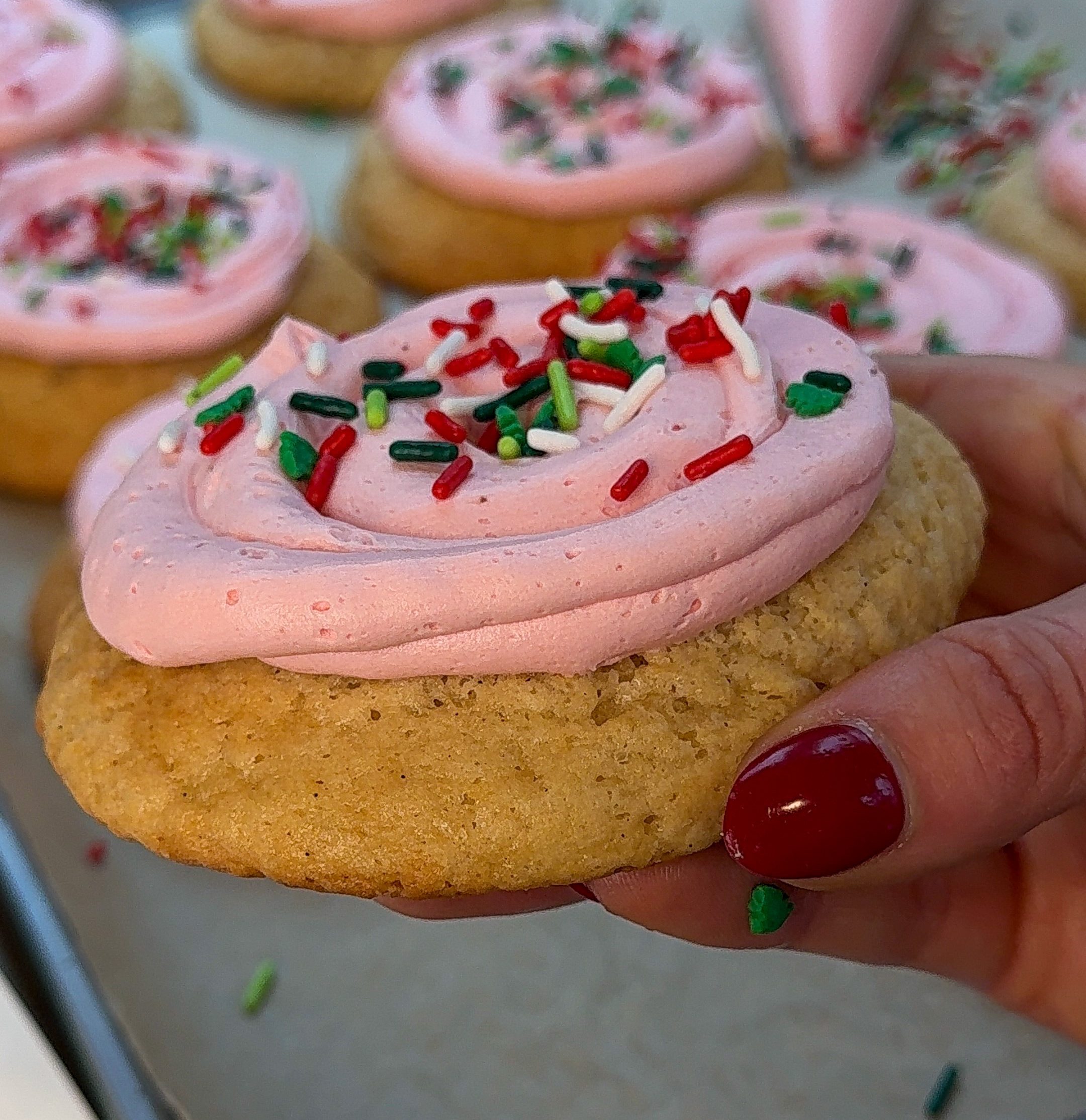 Soft and Fluffy Iced Sugar Cookies – Easy Bakery-Style Frosted Cookies
